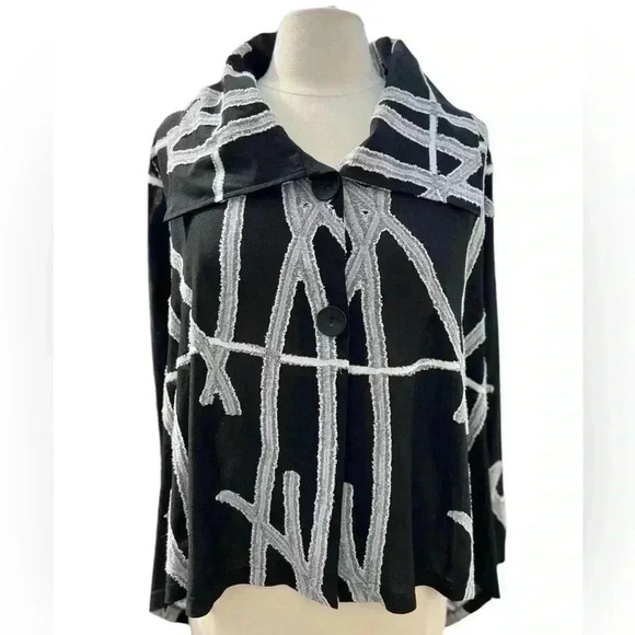 Damee Black/White Collared Long Sleeve Textured Open Blouse Size Medium - Picture 1 of 10